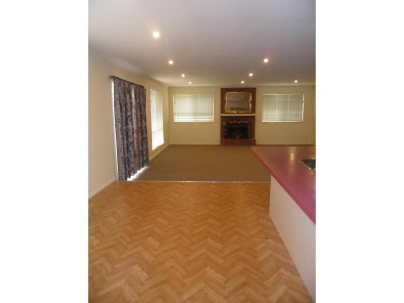 37 Ralph Crescent, Hampton Park VIC 3976