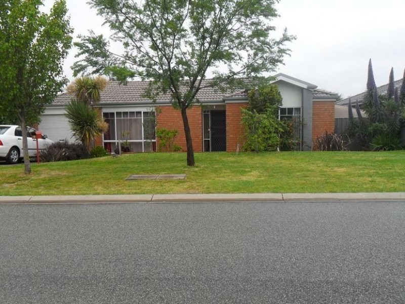 30 Hartsmere Drive, Berwick VIC 3806