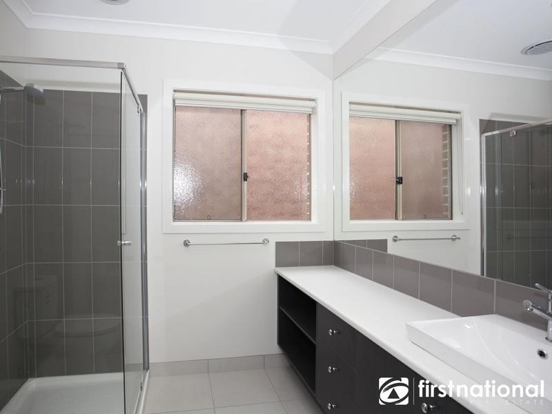 17 Ravensdale Avenue, Officer VIC 3809