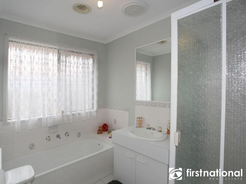 6 Cooney Close, Berwick VIC 3806