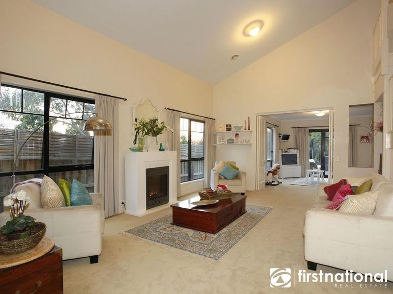 11 Irving Close, Berwick VIC 3806