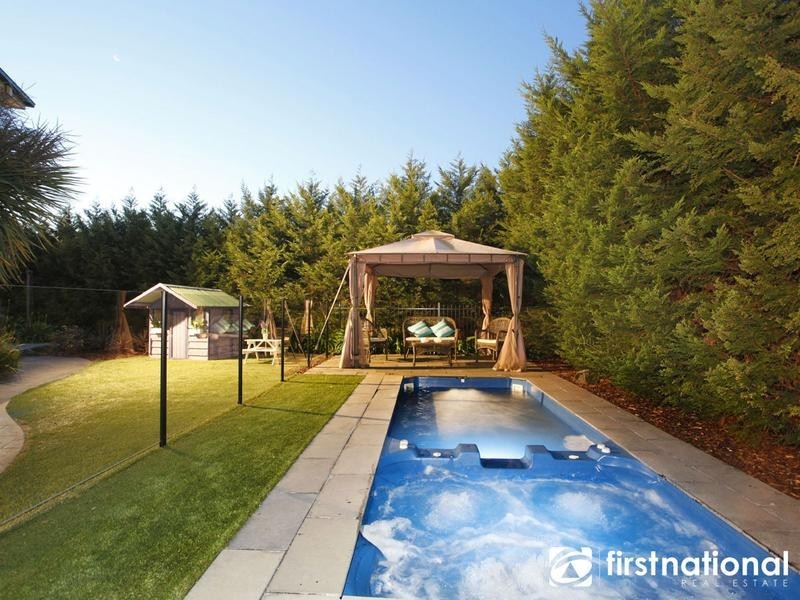 11 Irving Close, Berwick VIC 3806