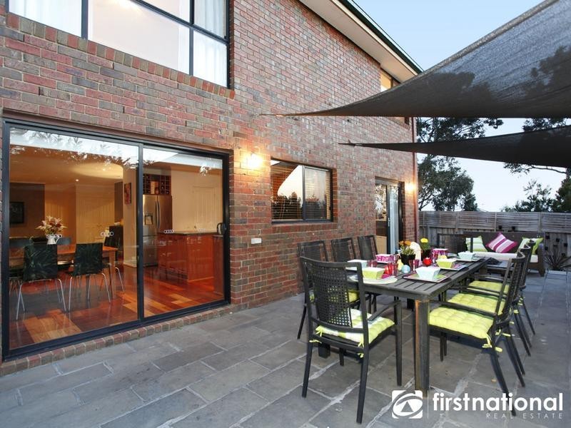 11 Irving Close, Berwick VIC 3806