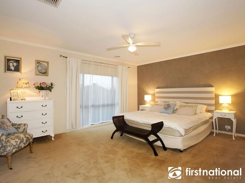 11 Irving Close, Berwick VIC 3806