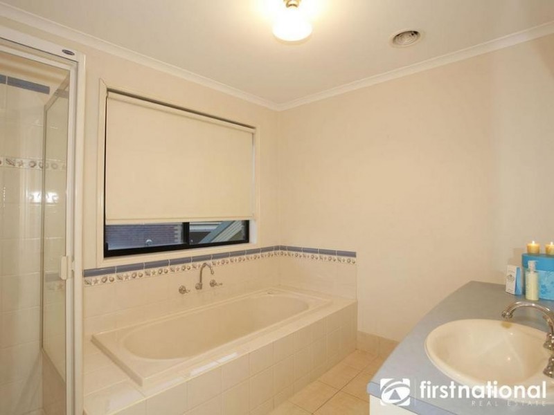 11 Irving Close, Berwick VIC 3806