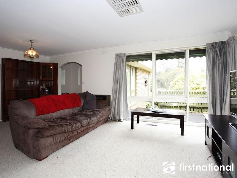 17 Harkaway Road, Berwick VIC 3806