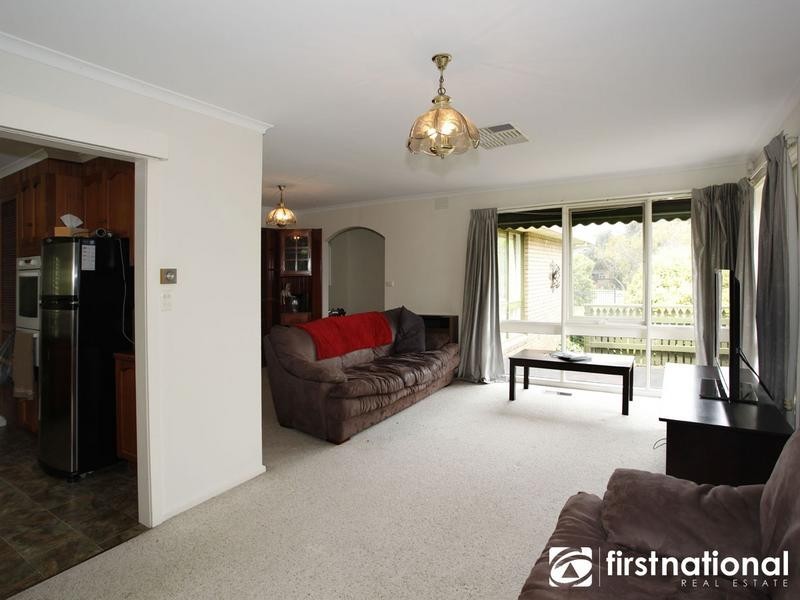 17 Harkaway Road, Berwick VIC 3806