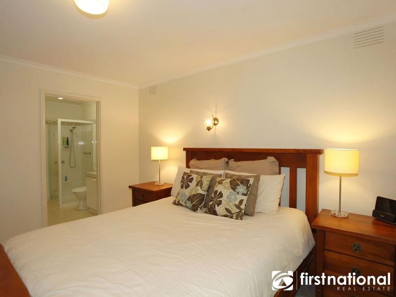17 Harkaway Road, Berwick VIC 3806