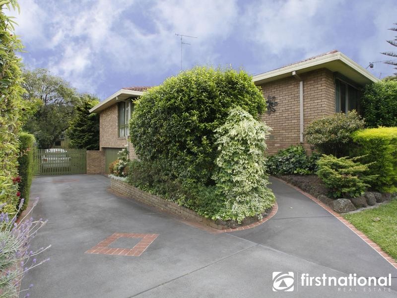 17 Harkaway Road, Berwick VIC 3806