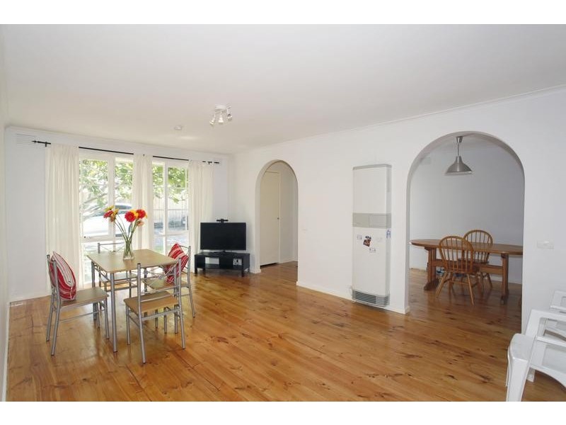 4/4-6 Gibb Street, Berwick VIC 3806