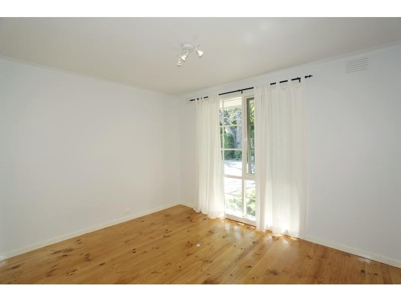 4/4-6 Gibb Street, Berwick VIC 3806