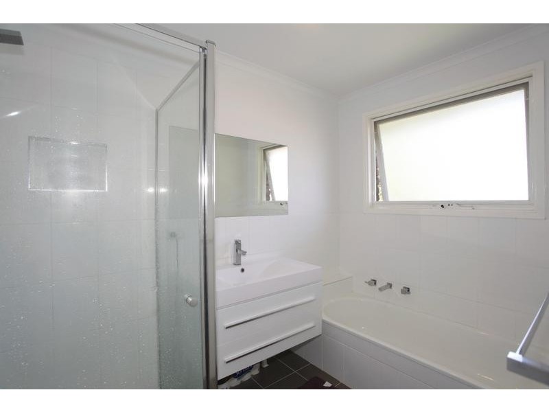 4/4-6 Gibb Street, Berwick VIC 3806