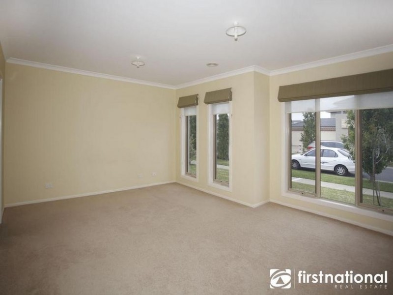 9 Dan Morgan Drive, Cranbourne East VIC 3977