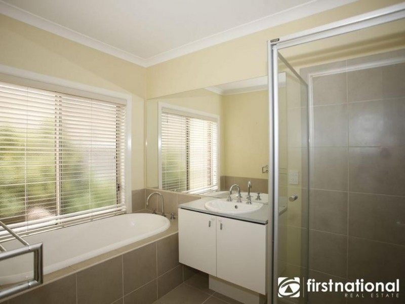 9 Dan Morgan Drive, Cranbourne East VIC 3977