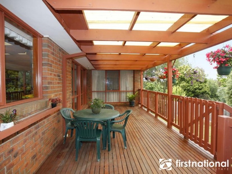 27 Outlook Drive, Berwick VIC 3806