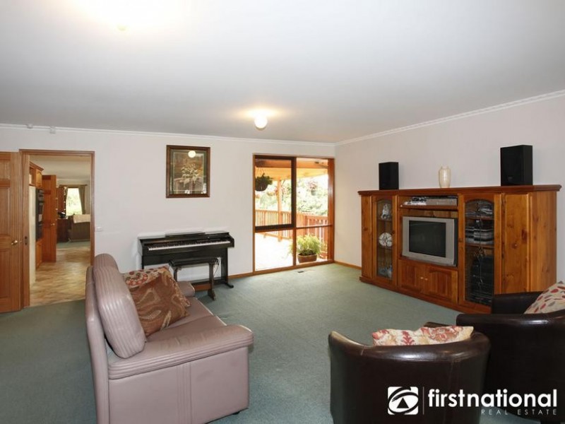 27 Outlook Drive, Berwick VIC 3806