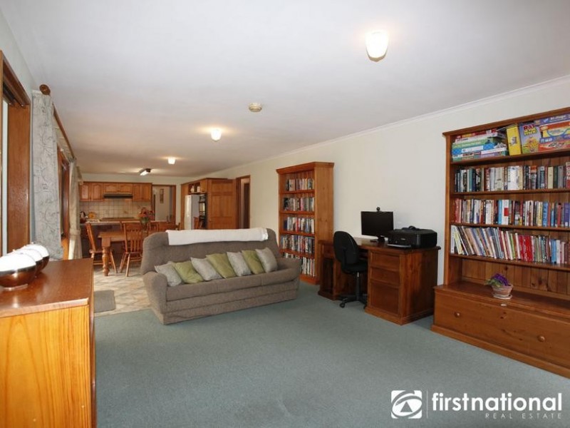 27 Outlook Drive, Berwick VIC 3806