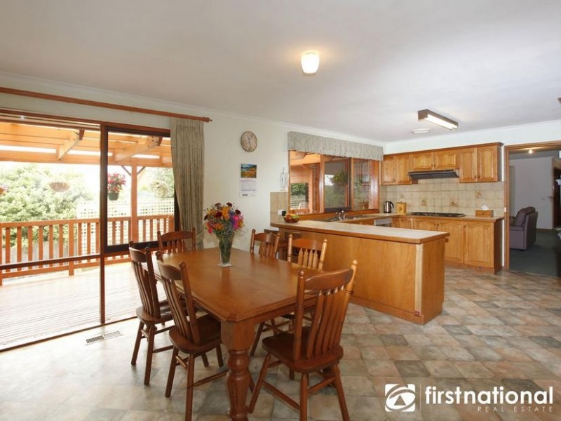 27 Outlook Drive, Berwick VIC 3806