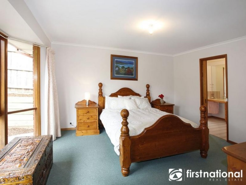 27 Outlook Drive, Berwick VIC 3806