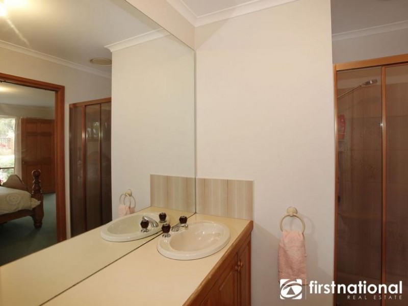 27 Outlook Drive, Berwick VIC 3806