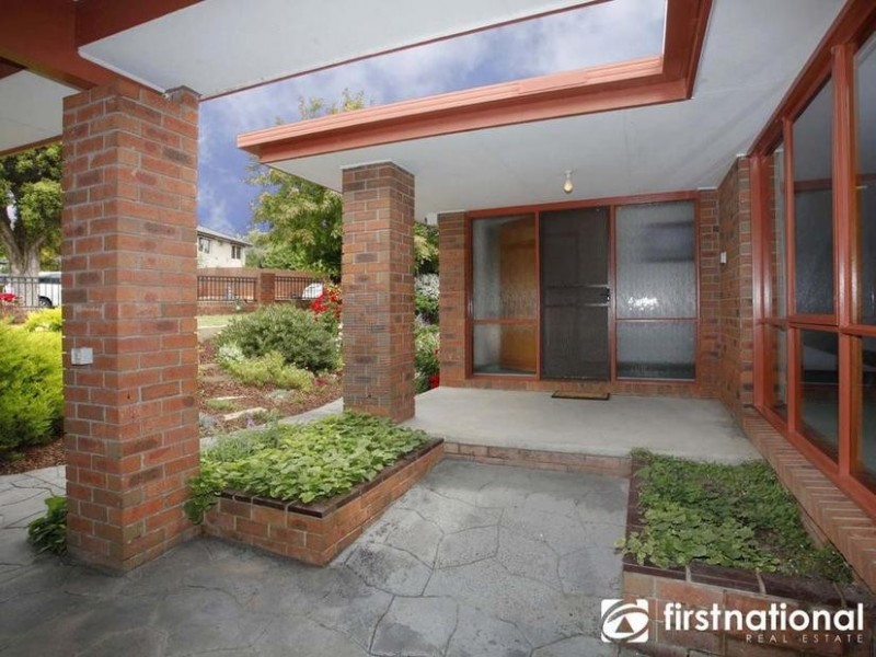 27 Outlook Drive, Berwick VIC 3806