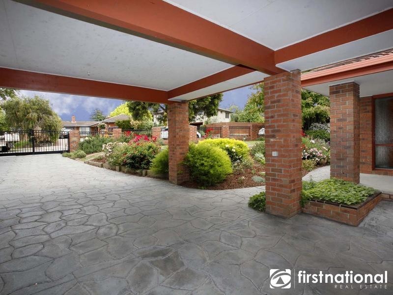 27 Outlook Drive, Berwick VIC 3806
