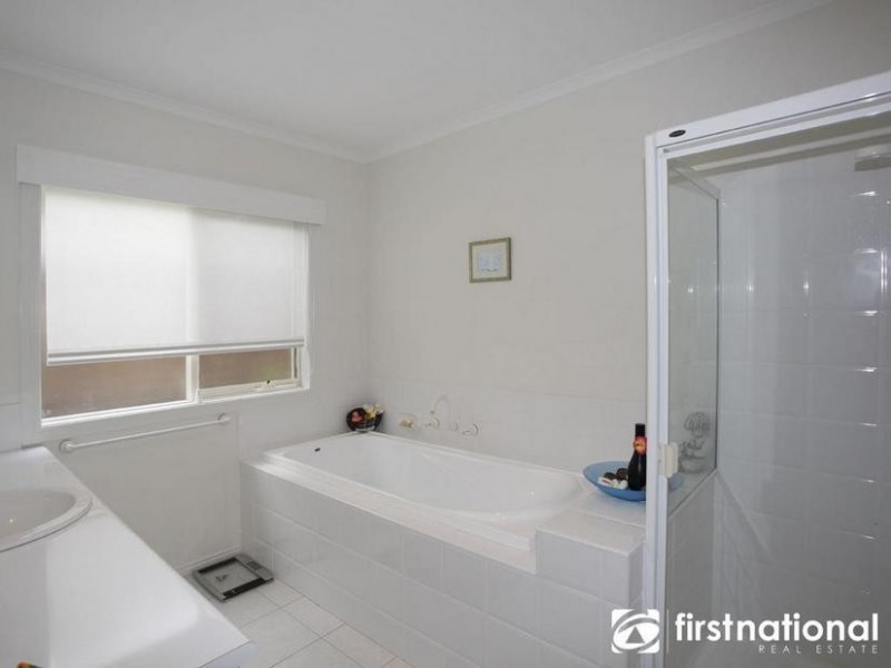 8 Buxton Mews, Berwick VIC 3806