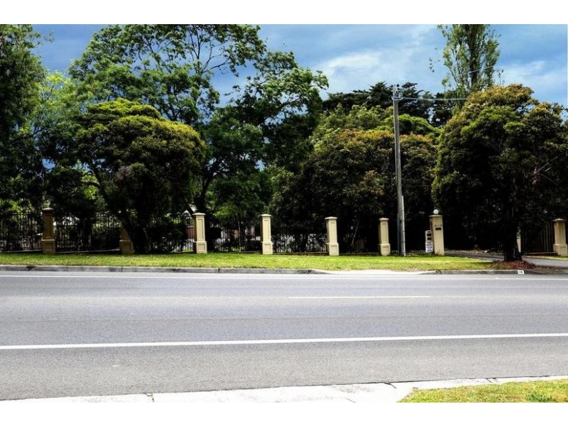 8 & 16-18 Harkaway Road, Berwick VIC 3806