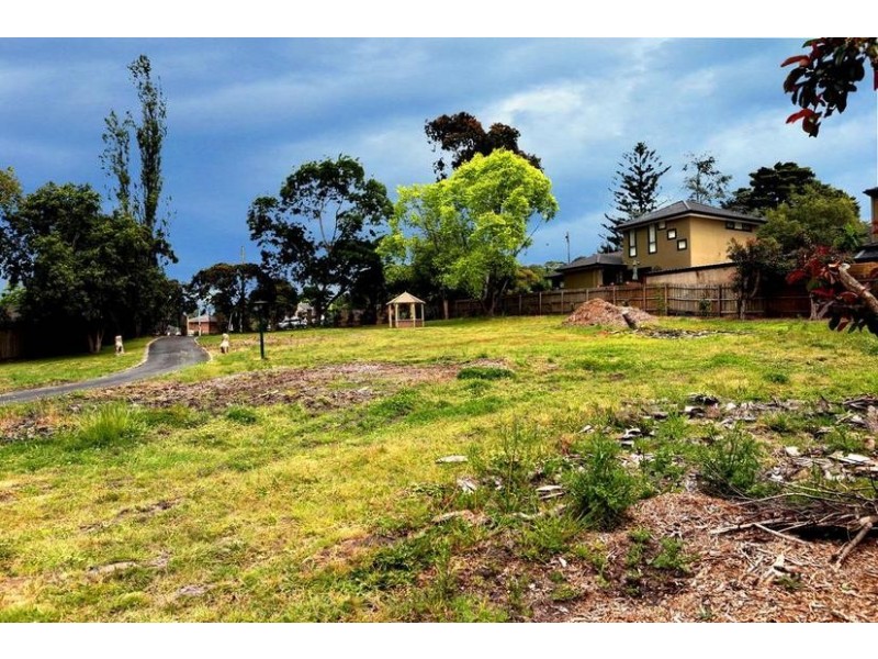 8 & 16-18 Harkaway Road, Berwick VIC 3806