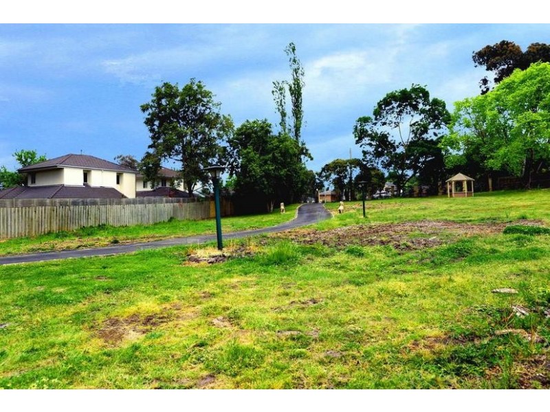 8 & 16-18 Harkaway Road, Berwick VIC 3806