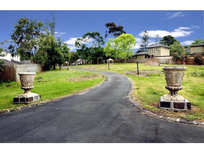 8 & 16-18 Harkaway Road, Berwick VIC 3806