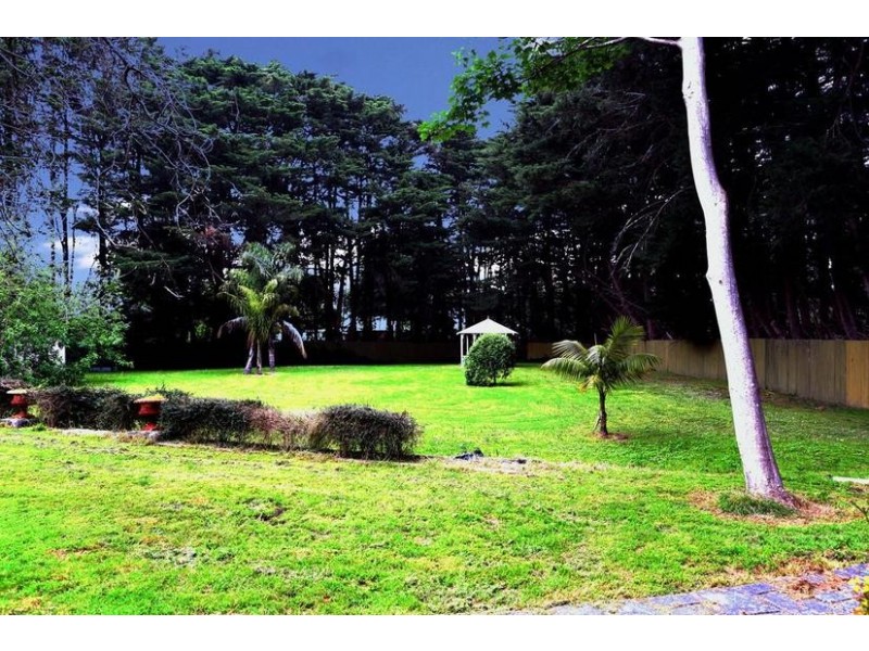 8 & 16-18 Harkaway Road, Berwick VIC 3806