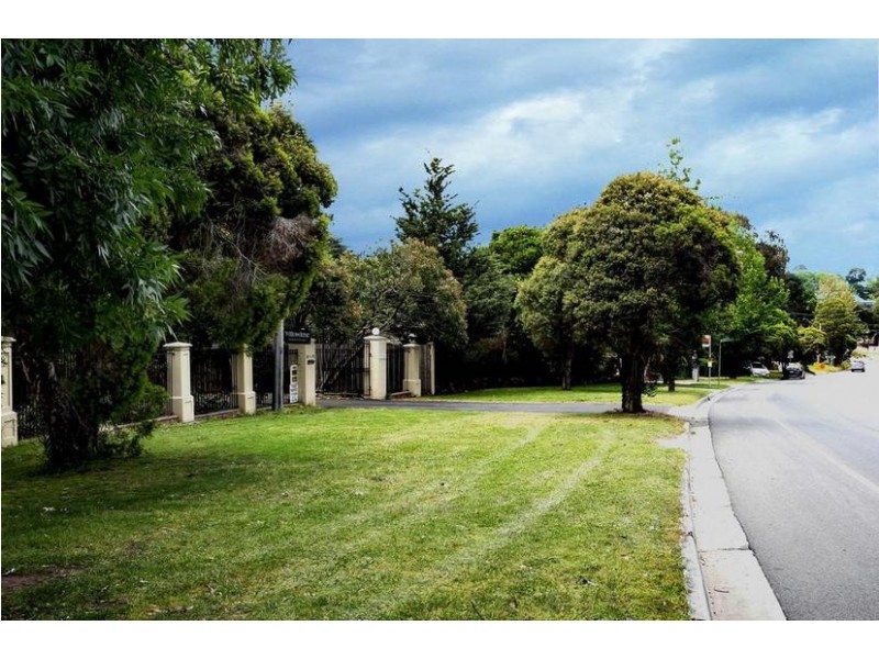 8 & 16-18 Harkaway Road, Berwick VIC 3806