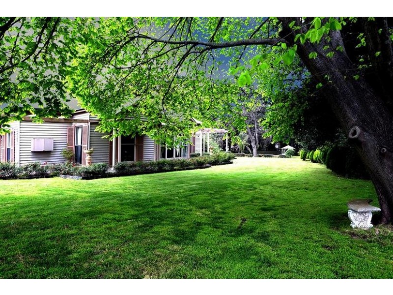 8 & 16-18 Harkaway Road, Berwick VIC 3806