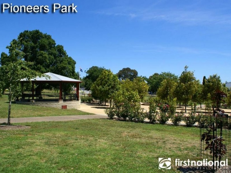 8 & 16-18 Harkaway Road, Berwick VIC 3806