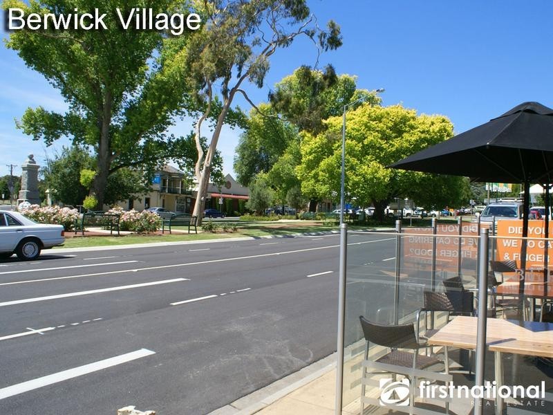 8 & 16-18 Harkaway Road, Berwick VIC 3806