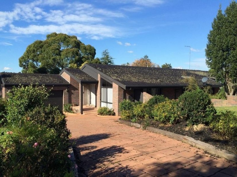 2 Kirkfell Court, Berwick VIC 3806
