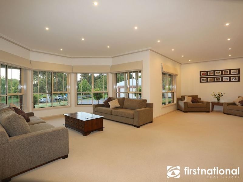 1-2 Malanie Close, Narre Warren North VIC 3804