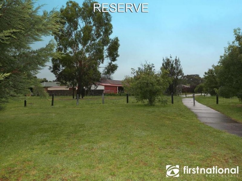 4 Farrer Place, Berwick VIC 3806