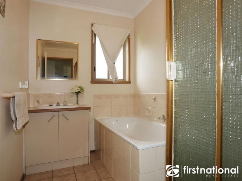 4 Farrer Place, Berwick VIC 3806