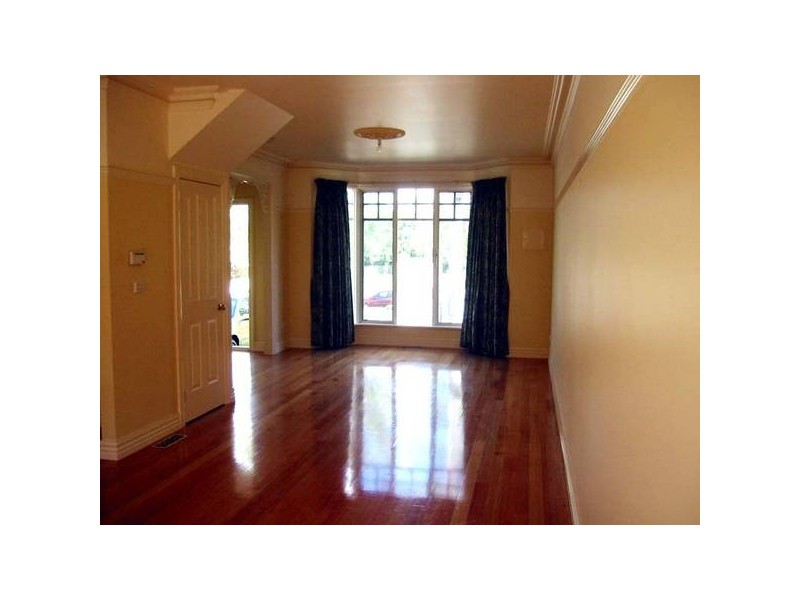 2/183 High Street, Berwick VIC 3806