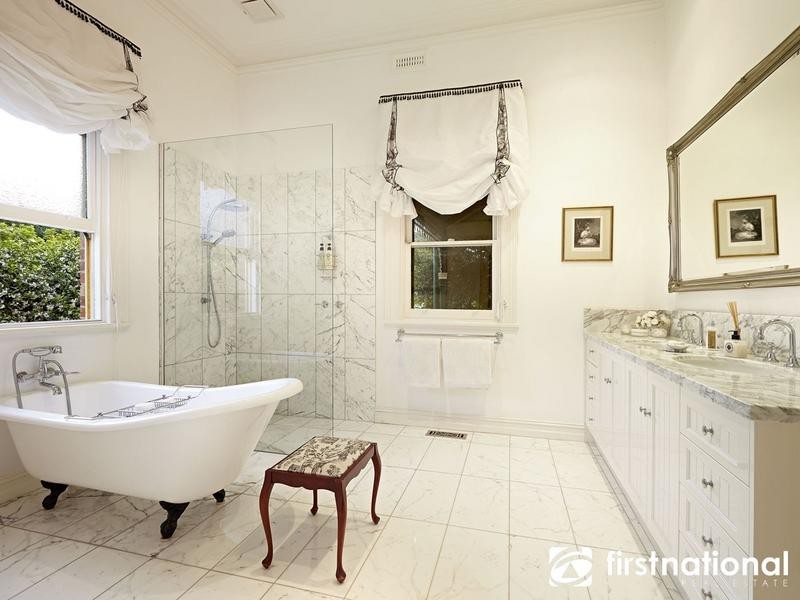 42 Langmore Lane, Berwick VIC 3806