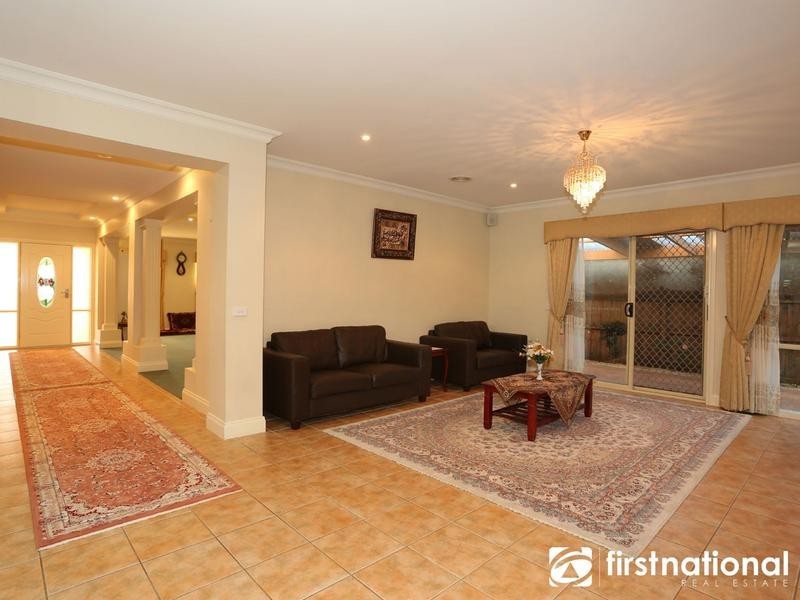 11 Lorikeet Drive, Berwick VIC 3806