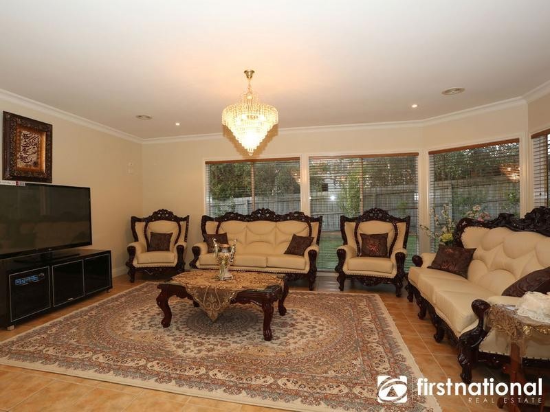 11 Lorikeet Drive, Berwick VIC 3806