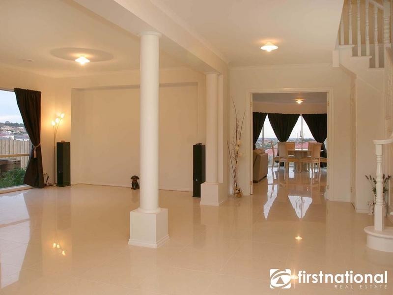 17 Sheldon Drive, Berwick VIC 3806