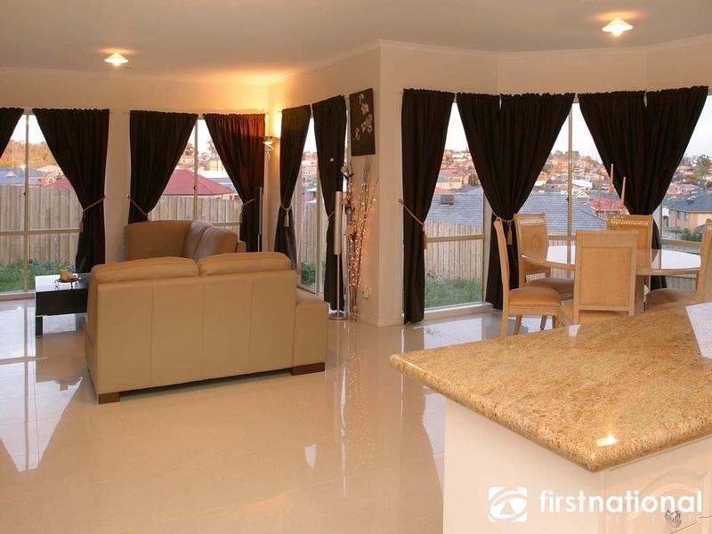 17 Sheldon Drive, Berwick VIC 3806