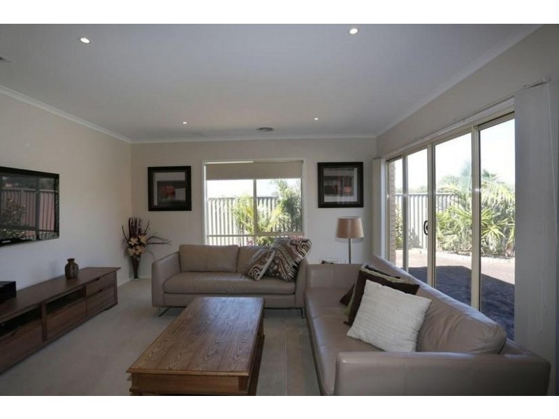 30 Pipetrack Circuit, Cranbourne East VIC 3977