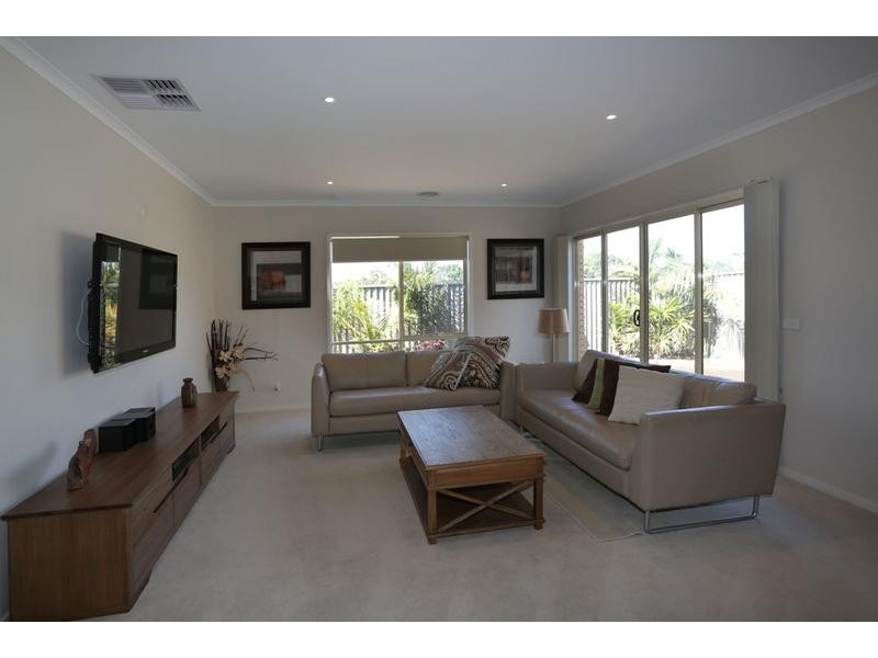 30 Pipetrack Circuit, Cranbourne East VIC 3977