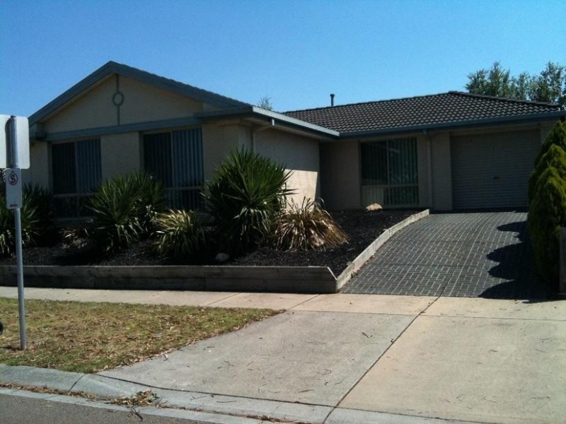 68 Amberly Park Drive, Narre Warren South VIC 3805