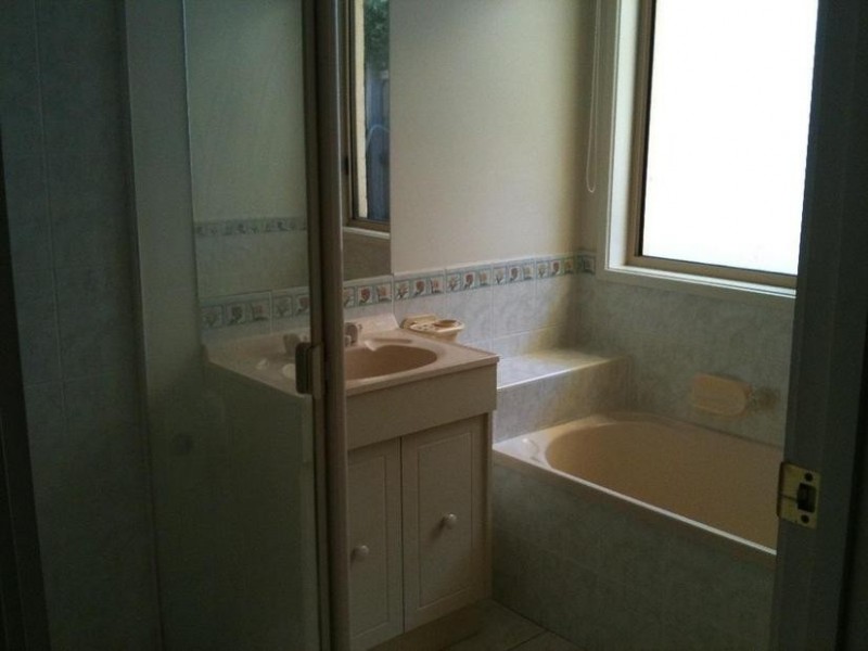 68 Amberly Park Drive, Narre Warren South VIC 3805